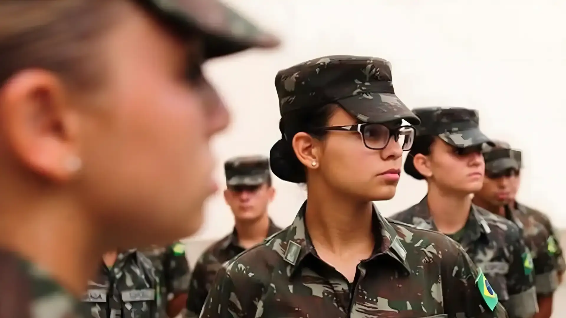 Candidatas voluntárias participando da seleção complementar para o Exército Brasileiro em 2026