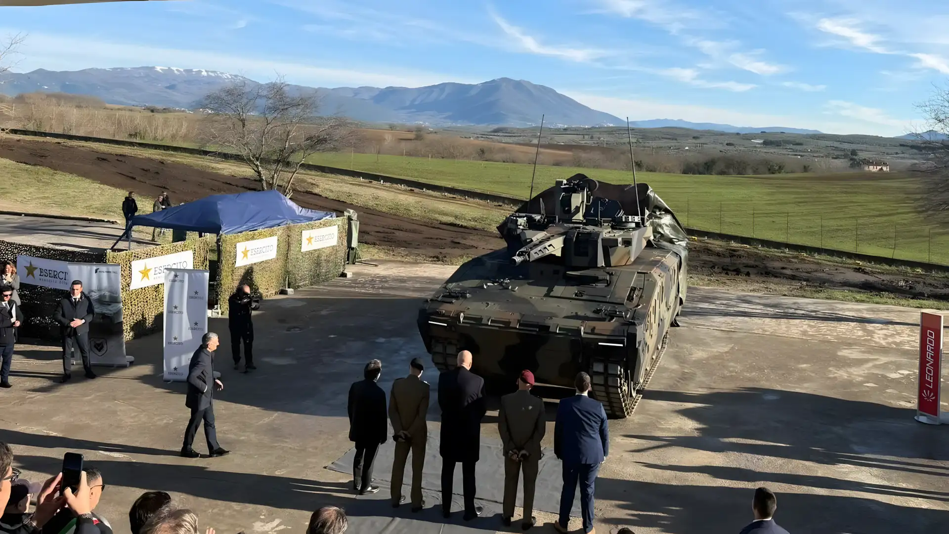 Cerimônia de entrega do Lynx KF-41 no centro Ce.Poli.Spe em Montelibretti