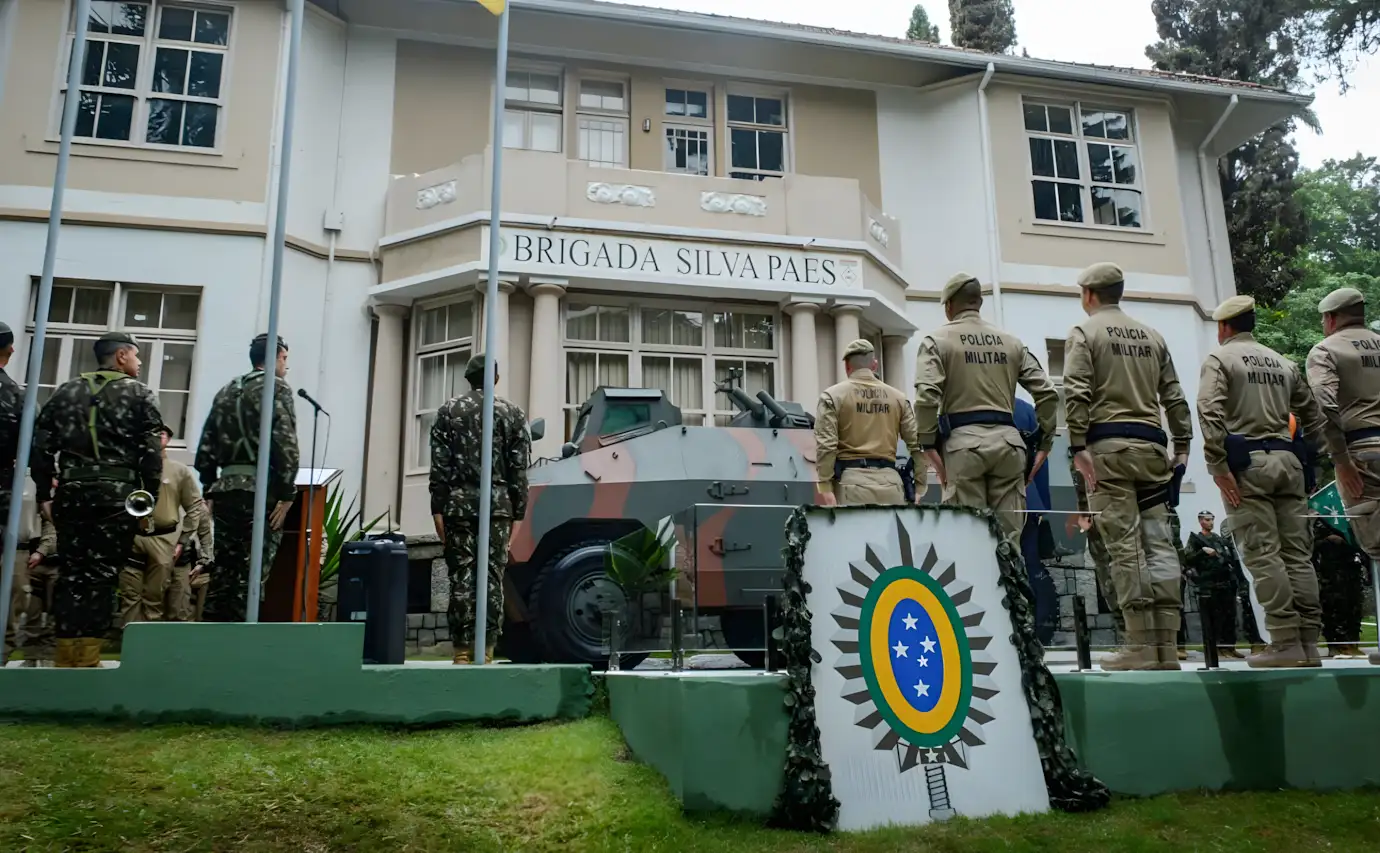 Cerimônia de entrega do primeiro blindado EE-11 Urutu à PMSC em Florianópolis