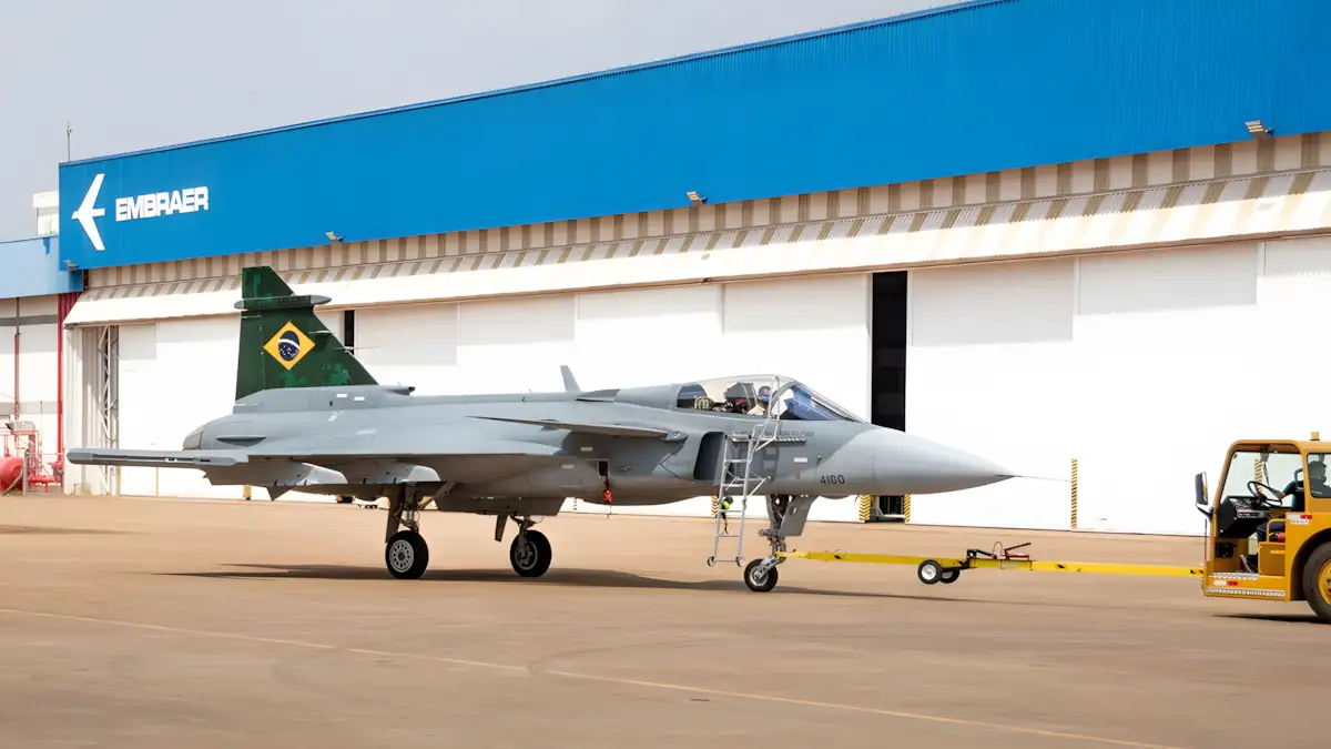 Primeiro F-39E Gripen produzido no Brasil na fábrica da Embraer em Gavião Peixoto