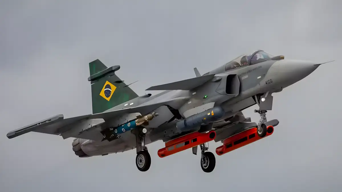 Caça supersônico F-39E Gripen com pintura da Força Aérea Brasileira