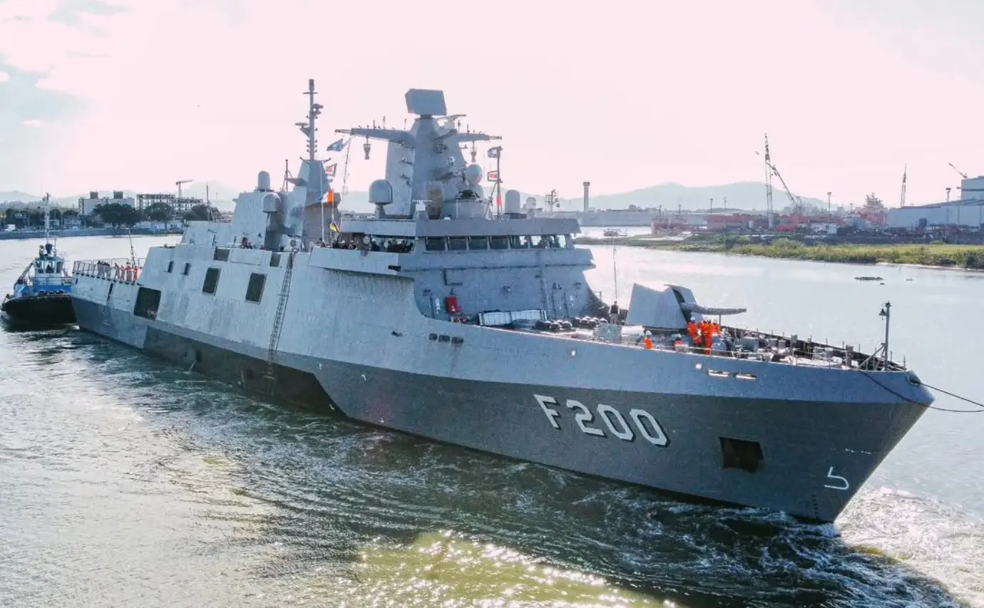 Marinha recebe provisoriamente fragata Tamandaré