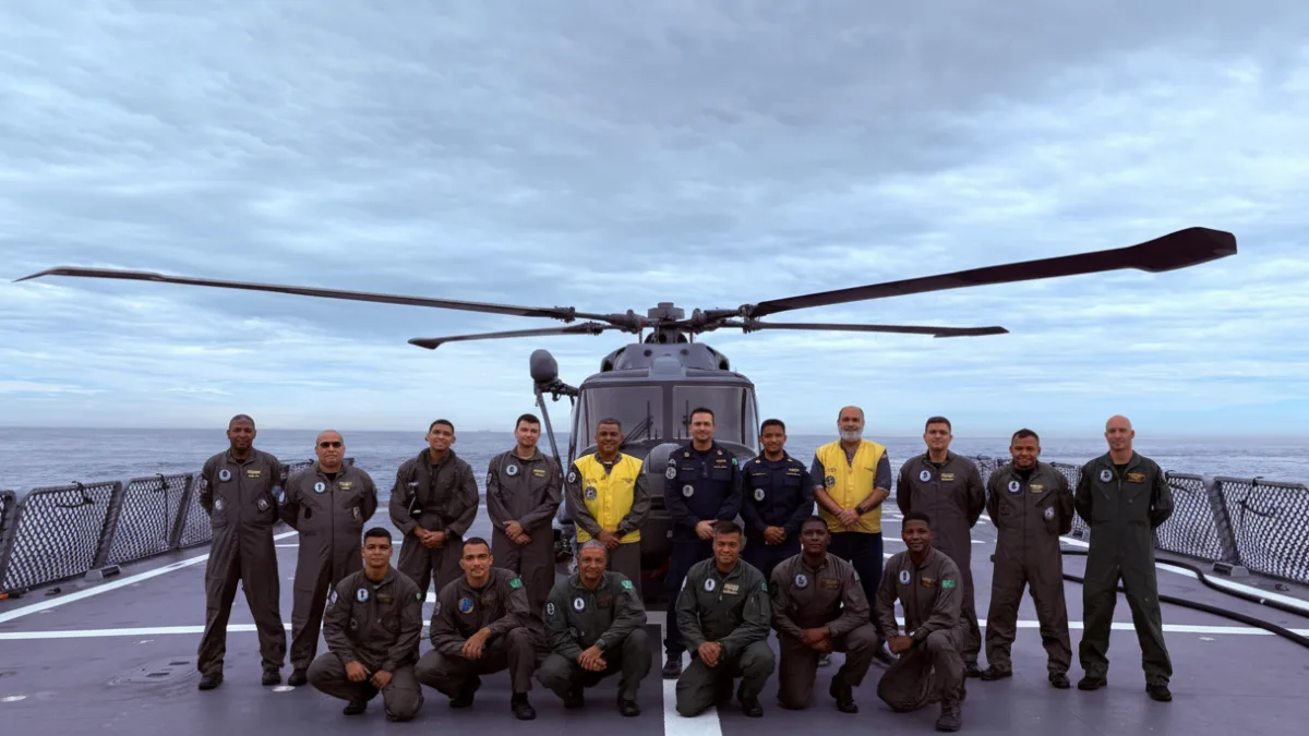 Super Lynx pousa na Fragata Tamandaré e marca nova era naval